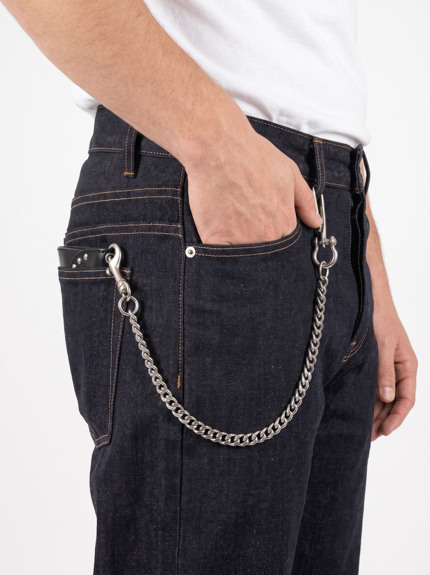 Wallet Chain 着用イメージ